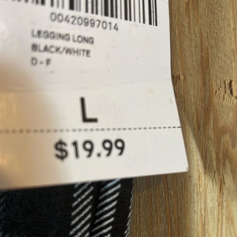Plaid light weight slacks. - Picture 6 of 6